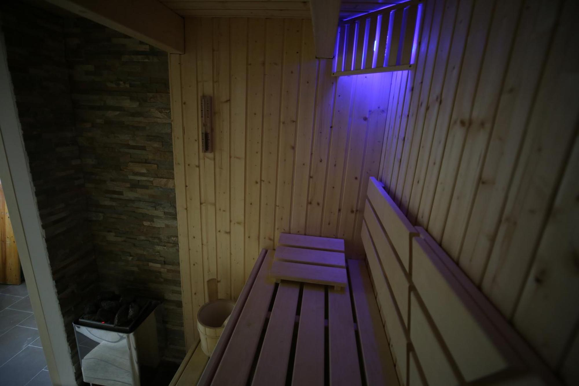 Eine Sehr Gemuetliche Erdgeschoss Wohnung Ihlow  エクステリア 写真
